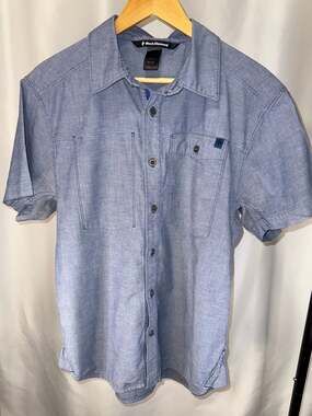 Black Diamond Men’s Medium Blue Chambray Short Sleeve Button Shirt